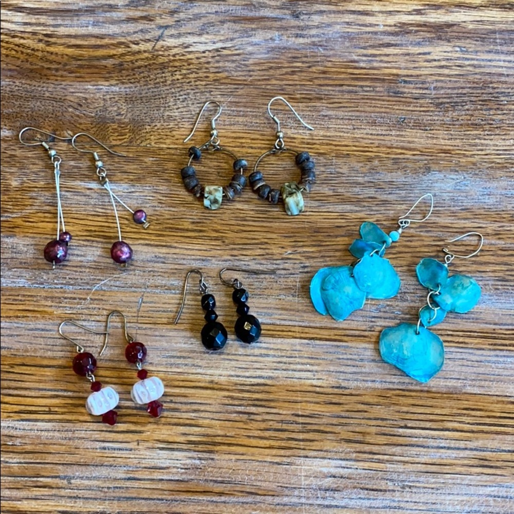 Lot of handmade earrings with necklace